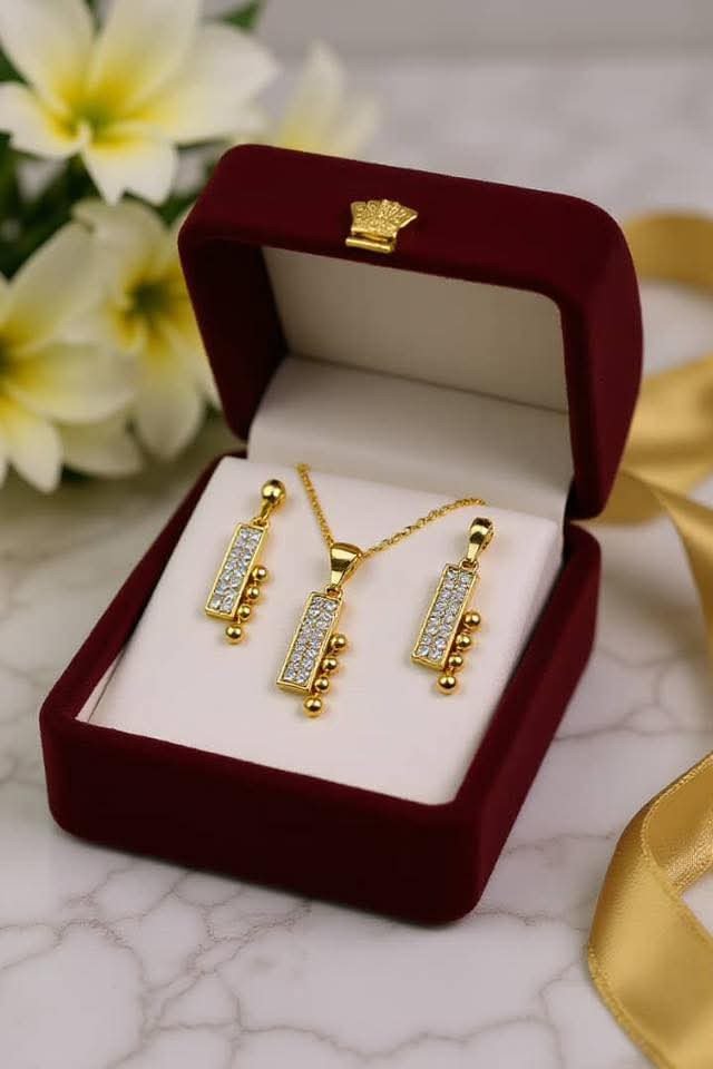 Ensemble chaine et boucles d’oreilles